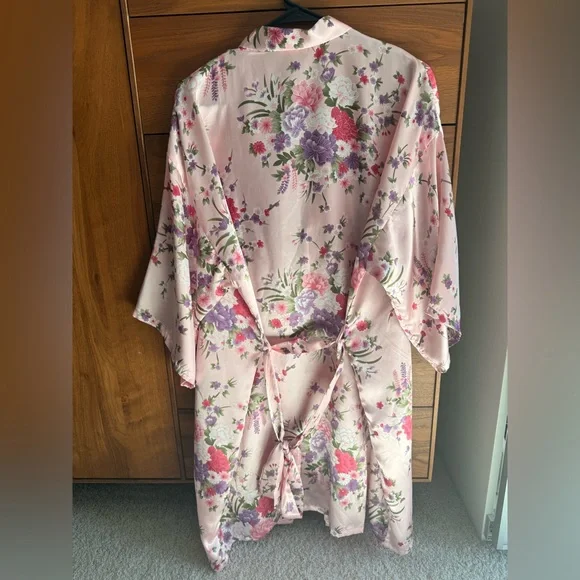 Amazon Pink Floral Satin Kimono - Picture 10 of 15